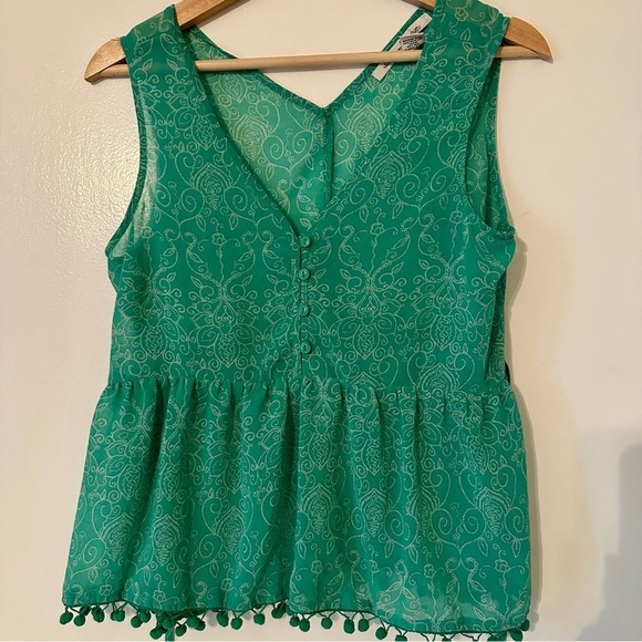 American Rag Tops - American Rag sleeveless women’s CS oversized pompom edges